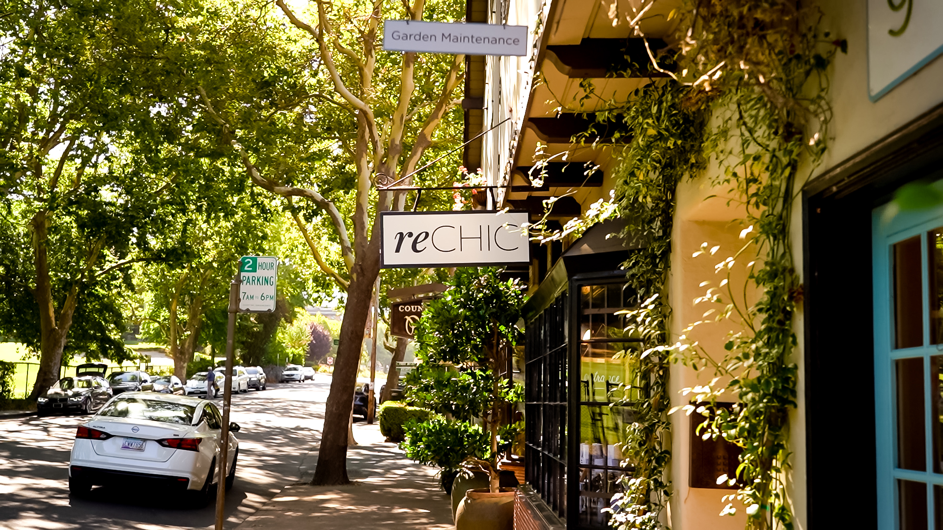 Street with businesses showing in Downtown Orinda