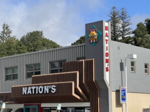 Nation's Giant Hamburgers & Great Pies in Downtown Orinda, California
